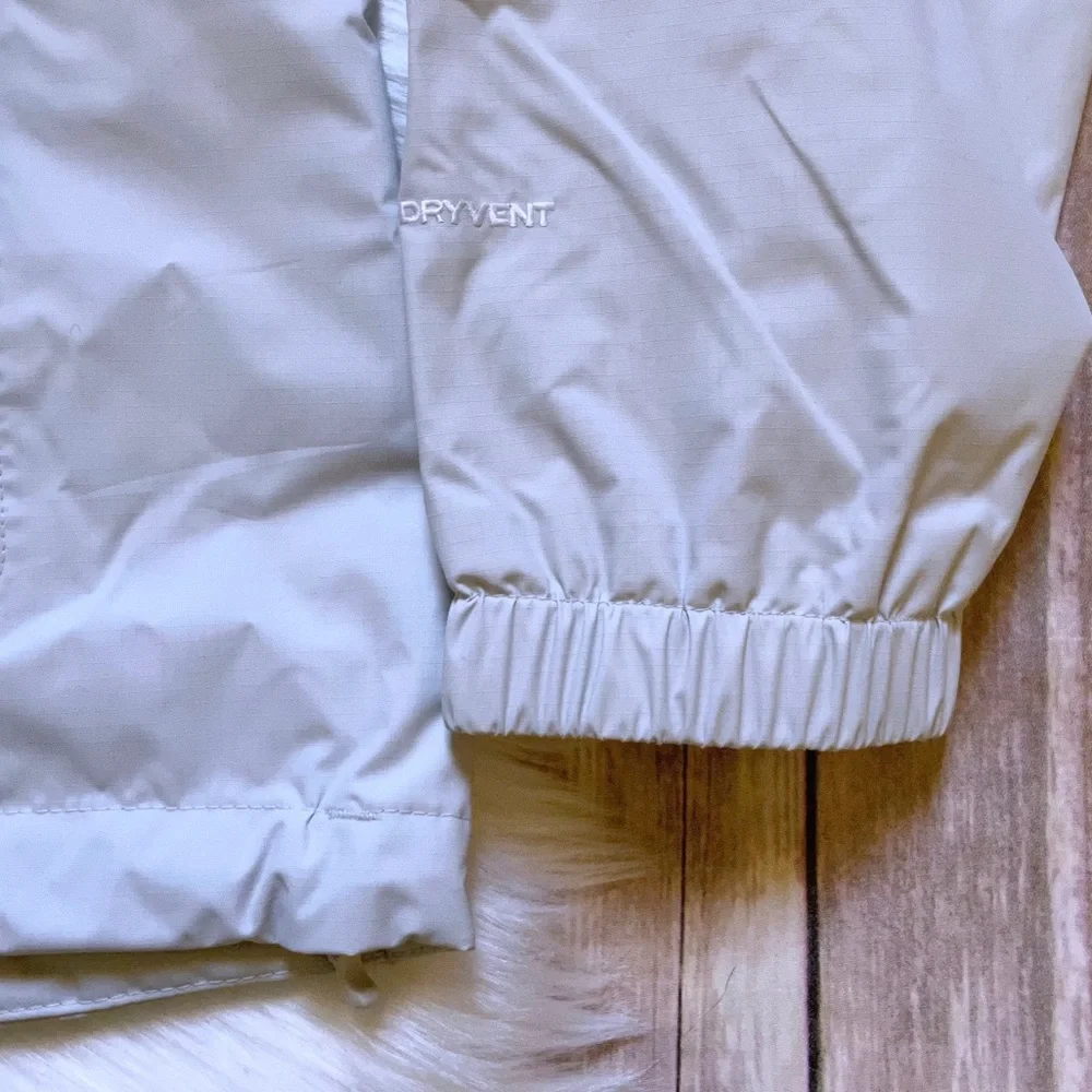 The North Face Women’s Resolve 2 Rain Jacket - Picture 4 of 7